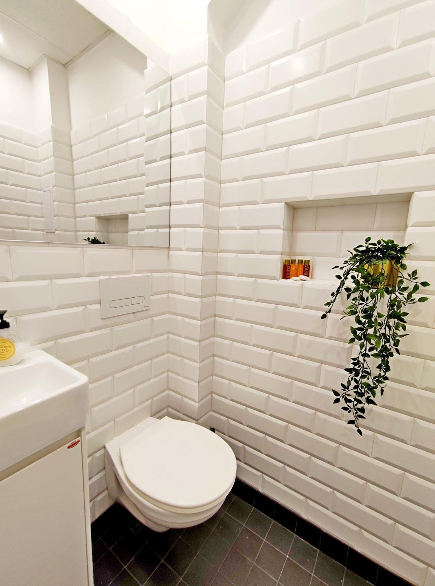 Top Centre 1 Bedroom Apt Next To Vitosha Blvd. София Екстериор снимка